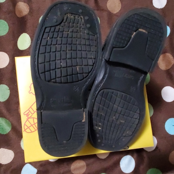 Shoes - Picture 6 of 8